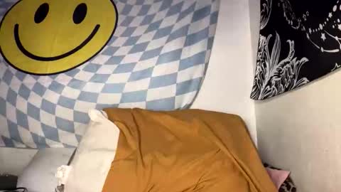 Snapshot of 21yearsy0ung9icheshung chatting on 10.18.25 AlecurClit online show from 10.18.25