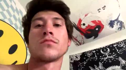 Snapshot of 21yearsy0ung9icheshung chatting on 10.23.25 AlecurClit online show from 10.23.25