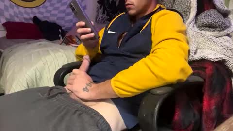 Snapshot of 21yearsy0ung9icheshung chatting on 10.28.25 AlecurClit online show from 10.28.25