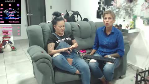 Snapshot of 27sexiyparis chatting on 11.30.25 27sexiyparis online show from 11.30.25