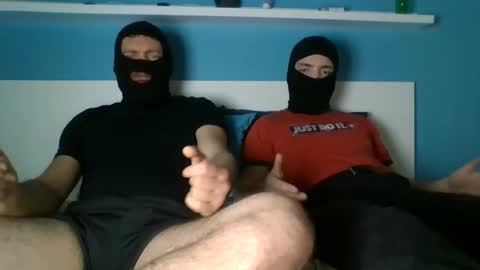 Snapshot of 2frenchfriends chatting on 02.21.25 2frenchfriends online show from 02.21.25