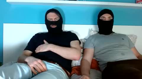 Snapshot of 2frenchfriends chatting on 04.05.26 2frenchfriends online show from 04.05.26