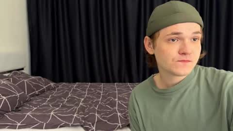 Snapshot of 2nc_ chatting on 09.11.25 Eleot online show from 09.11.25