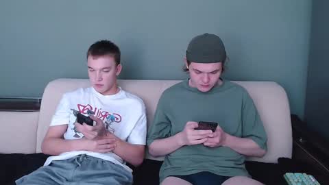 Snapshot of 2nc_ chatting on 09.22.25 Eleot online show from 09.22.25