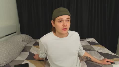 Snapshot of 2nc_ chatting on 10.11.25 Eleot online show from 10.11.25