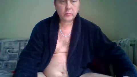 Snapshot of 2ndlipeater chatting on 10.09.25 Girts online show from 10.09.25