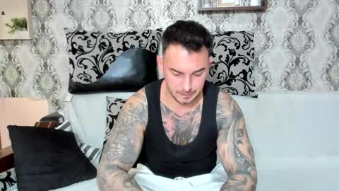 Snapshot of 2sexymuscles chatting on 10.26.25 2sexymuscles online show from 10.26.25