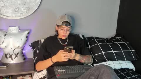 Snapshot of 360enmedallo chatting on 10.22.25 360enmedallo online show from 10.22.25