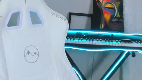 Snapshot of 4ever_dude chatting on 03.09.25 Andrew online show from 03.09.25