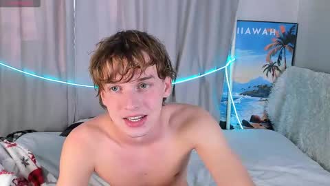 Snapshot of 4ever_dude chatting on 09.15.25 Andrew online show from 09.15.25