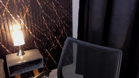 Snapshot of 4ngel_greey chatting on 10.06.25 ... .     Angel     . ... online show from 10.06.25