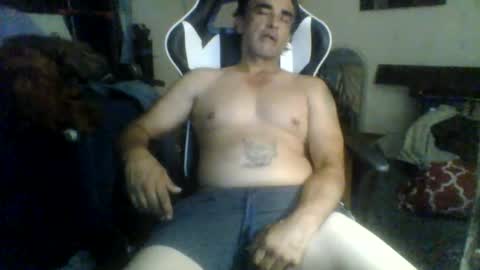 Snapshot of 4thethrillofit4 chatting on 08.01.26 4thethrillofit4 online show from 08.01.26