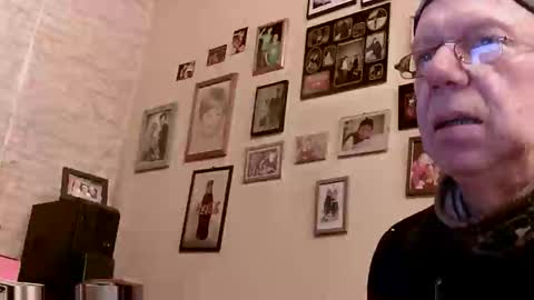 Snapshot of 64shorty chatting on 09.21.25 64shorty online show from 09.21.25