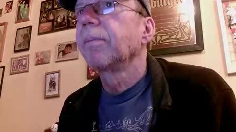 Snapshot of 64shorty chatting on 10.21.25 64shorty online show from 10.21.25