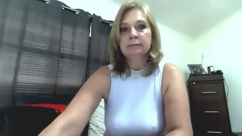 Snapshot of 69naughtyempress69 chatting on 03.26.26 69naughtyempress69 online show from 03.26.26