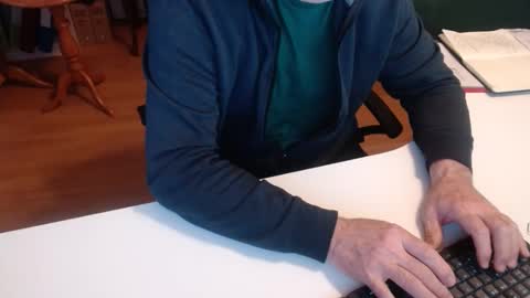 Snapshot of 69pifpaf chatting on 01.10.25 69pifpaf online show from 01.10.25