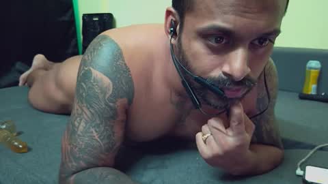 Snapshot of 7inchairyuncutindianhunk chatting on 09.11.25 Ayush online show from 09.11.25