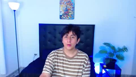 Snapshot of 7zyan chatting on 12.01.25 zyan online show from 12.01.25