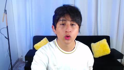 Snapshot of 7zyan chatting on 12.15.25 zyan online show from 12.15.25