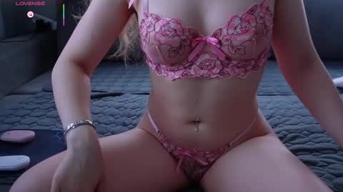 Monicano face online show from 10.05.25