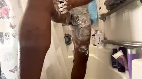 Snapshot of 8rown chatting on 12.15.25 Selfsuckboi online show from 12.15.25