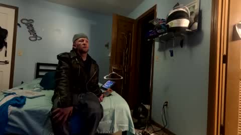 Snapshot of 9_25 chatting on 12.09.24 8over6 online show from 12.09.24