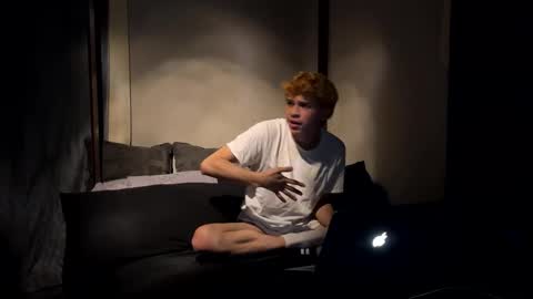 Snapshot of 9nnih chatting on 11.15.25 Santuario Silendious online show from 11.15.25