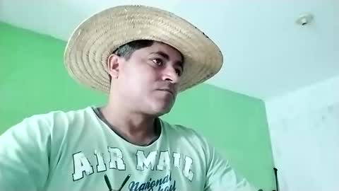 Snapshot of 9vinhocamshow chatting on 02.12.25 9vinhocamshow online show from 02.12.25