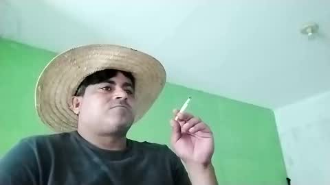 Snapshot of 9vinhocamshow chatting on 02.13.25 9vinhocamshow online show from 02.13.25