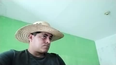 Snapshot of 9vinhocamshow chatting on 02.14.25 9vinhocamshow online show from 02.14.25