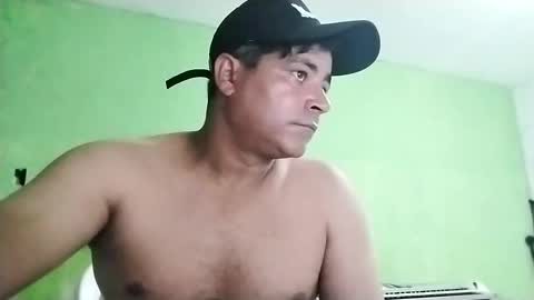 Snapshot of 9vinhocamshow chatting on 02.15.25 9vinhocamshow online show from 02.15.25