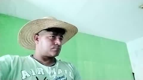 Snapshot of 9vinhocamshow chatting on 02.22.25 9vinhocamshow online show from 02.22.25