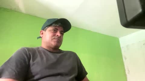 Snapshot of 9vinhocamshow chatting on 09.24.25 9vinhocamshow online show from 09.24.25