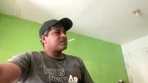 Snapshot of 9vinhocamshow chatting on 10.16.25 9vinhocamshow online show from 10.16.25