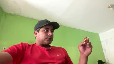 Snapshot of 9vinhocamshow chatting on 10.18.25 9vinhocamshow online show from 10.18.25