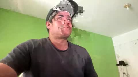 Snapshot of 9vinhocamshow chatting on 10.28.25 9vinhocamshow online show from 10.28.25