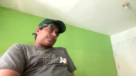 Snapshot of 9vinhocamshow chatting on 11.21.25 9vinhocamshow online show from 11.21.25