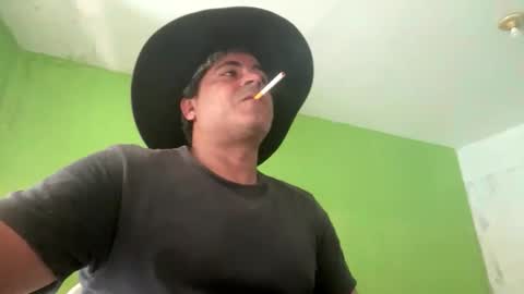 Snapshot of 9vinhocamshow chatting on 11.24.25 9vinhocamshow online show from 11.24.25