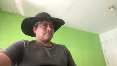 Snapshot of 9vinhocamshow chatting on 11.29.25 9vinhocamshow online show from 11.29.25