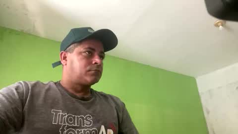 Snapshot of 9vinhocamshow chatting on 12.15.25 9vinhocamshow online show from 12.15.25