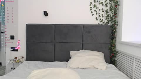 Snapshot of _52_ chatting on 11.03.25 EMILY AND MARCUS online show from 11.03.25