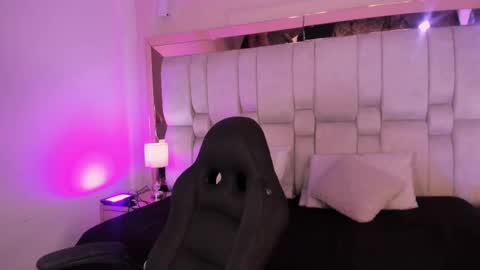 Snapshot of _abbymiller_ chatting on 10.21.25 Abbye Miller online show from 10.21.25