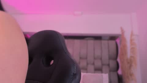 Snapshot of _abbymiller_ chatting on 10.27.25 Abbye Miller online show from 10.27.25