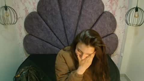 Snapshot of _alaia_collway_ chatting on 11.07.25 Alaia online show from 11.07.25