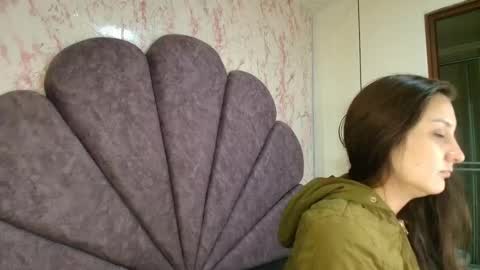 Snapshot of _alaia_collway_ chatting on 11.10.25 Alaia online show from 11.10.25