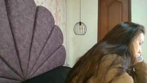 Snapshot of _alaia_collway_ chatting on 11.11.25 Alaia online show from 11.11.25