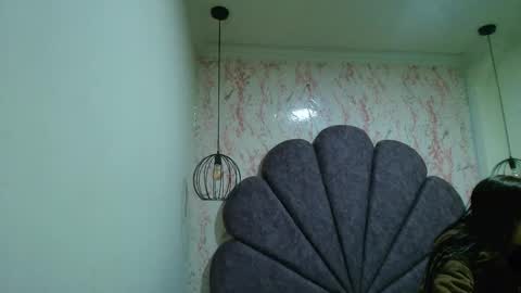 Snapshot of _alaia_collway_ chatting on 11.12.25 Alaia online show from 11.12.25