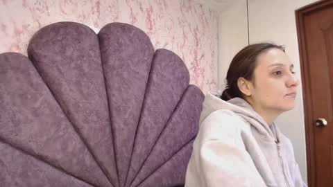 Snapshot of _alaia_collway_ chatting on 11.24.25 Alaia online show from 11.24.25