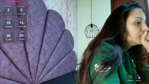Snapshot of _alaia_collway_ chatting on 05.05.26 Alaia online show from 05.05.26