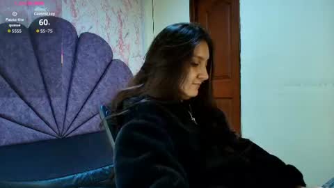 Snapshot of _alaia_collway_ chatting on 06.11.26 Alaia online show from 06.11.26